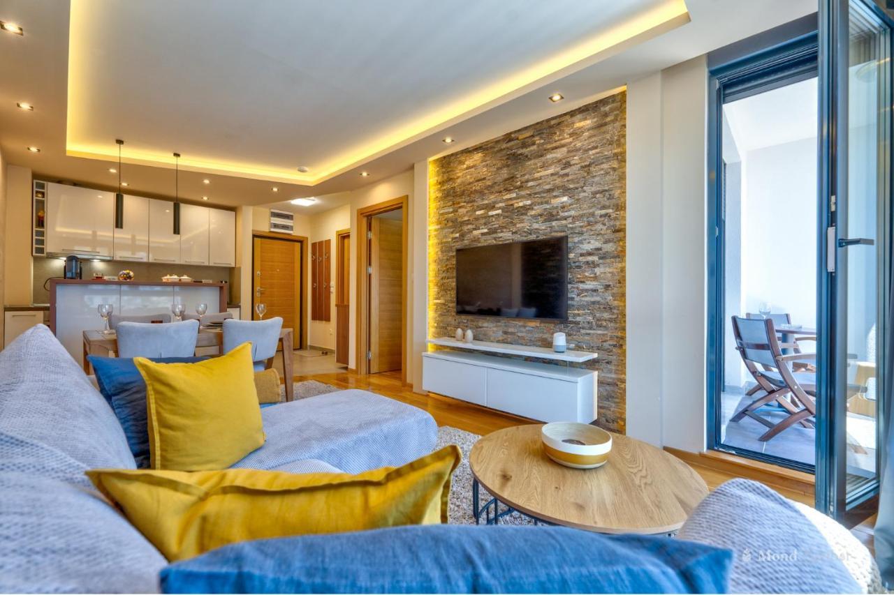 Mond Apartment